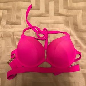 Victoria’s Secret bombshell swim top